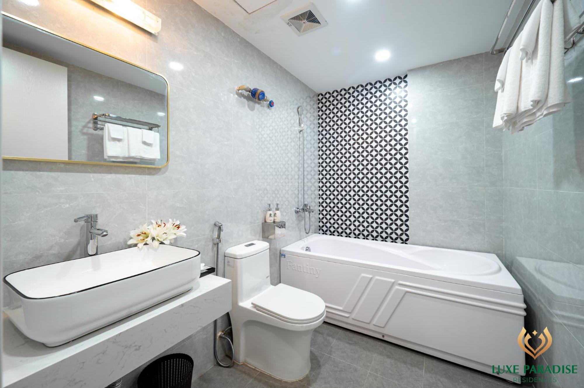 Luxe Paradise Residence 76 To Ngoc Van Hanoï Extérieur photo